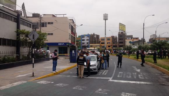 Los detenidos se encontraban en actitud sospechosa en las inmediaciones de la agencia bancaria. (Foto: Policía Nacional)