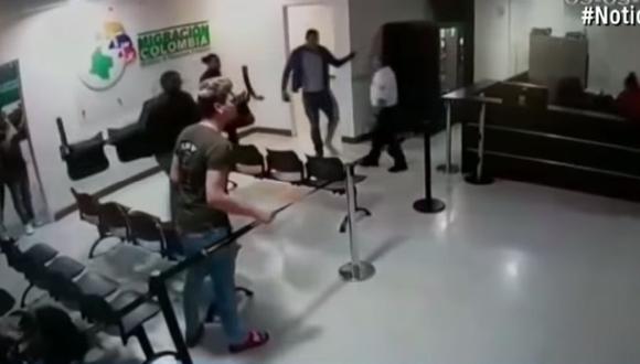 El vídeo fue grabado el pasado 9 de septiembre en el aeropuerto El Dorado de Bogotá. | Foto: Captura / TV: Caracol