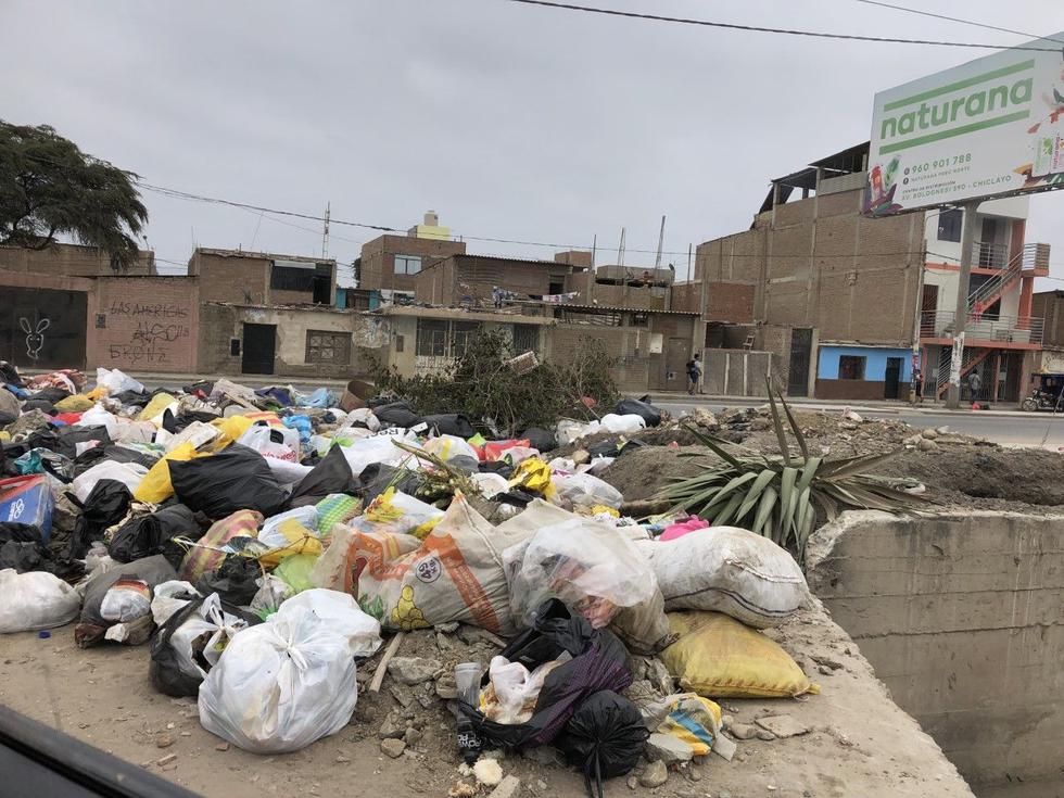 En Chiclayo hay varios focos de infección por la basura acumulada en diversas calles y avenidas. (Nadia Quinteros)