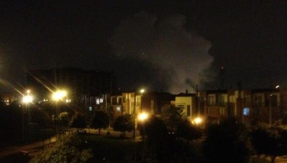 Se pudo ver humo saliendo de las inmediaciones de la Embajada de Estados Unidos. (@itatynnej)