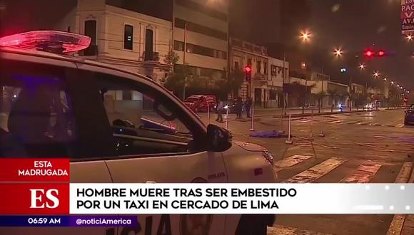El hombre fue embestido por un taxi que se habría pasado la luz roja. (Foto: Captura América Noticias)