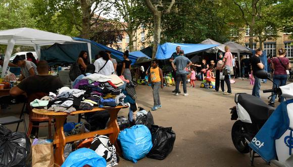 Muchos miembros de esta comunidad afirman que huyeron de la pobreza en sus países. Algunos llevan poco en Francia, pero otros se mudaron hace varios años. (Foto: AFP)