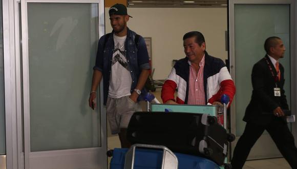 Carlos Zambrano llegó a Lima para unirse a la selección peruana. (Foto: Violeta Ayasta)