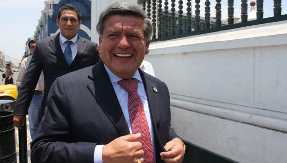 César Acuña anunció que su partido presentará candidato propio en los comicios del 2016. (Perú21)