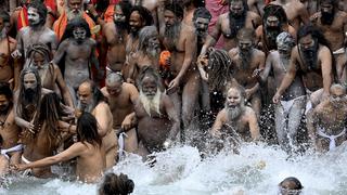La India pone en riesgo a su población por masiva celebración de fiestas religiosas