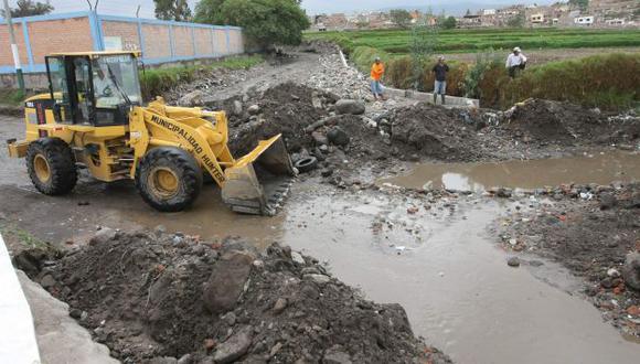 Canales de riego colapsan por intensas lluvias. (Perú21)