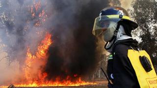 Chile: Bombero murió calcinado tras rescatar a una familia en incendio forestal