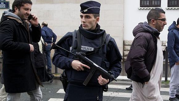 Francia moviliza 10,000 soldados y busca a cómplices de terroristas. (AP)