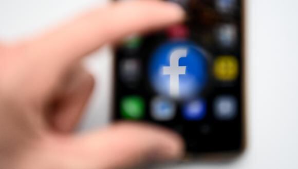 Si te diste con la sorpresa de que tu cuenta de Facebook fue hackeada, podrás cerrar sesión de manera muy sencilla. (Foto referencial:  Kirill KUDRYAVTSEV / AFP)