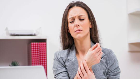 Expertos advierten que la tendinitis puede ser muy dolorosa y limitante.