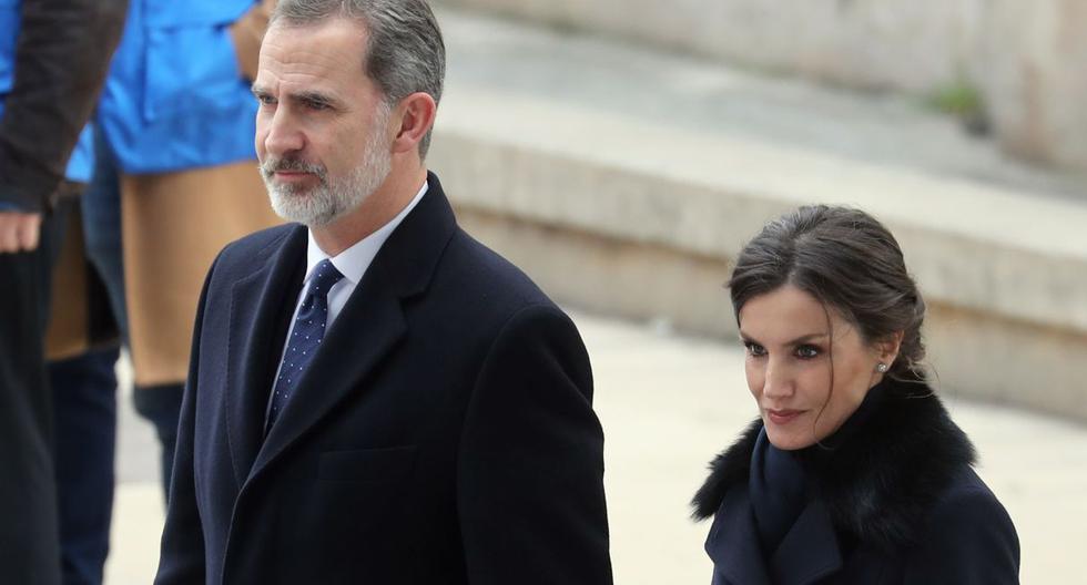 Los resultados serán comunicados públicamente en España. En la imagen, los reyes Felipe VI y Letizia en una ceremonia en París. (AFP).
