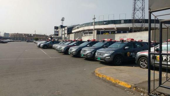 Generales han dejado sus unidades estacionadas cerca a Estadio de Alianza Lima. (Óscar Flores)