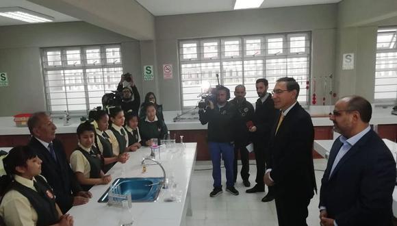 El presidente Martín Vizcarra hizo un llamado para que las estudiantes del colegio para mujeres busquen ocupar cargos públicos. (Foto: Andina)