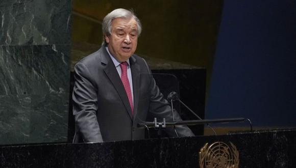 El secretario general de la ONU, Antonio Guterres, habla durante una conferencia de prensa en la sede de las Naciones Unidas en la ciudad de Nueva York el 22 de febrero de 2022. (Foto de TIMOTHY A. CLARY / AFP)