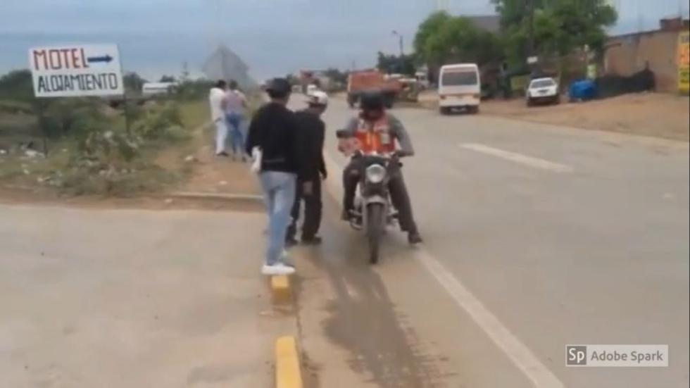 La broma hecha a un mototaxista boliviano se ha hecho viral en Facebook. (Captura)