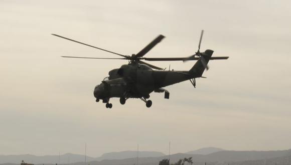 POR AIRE Y TIERRA. Un helicóptero del Ejército peinó la agreste zona donde se habría extraviado. (Difusión)