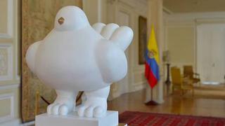 Fernando Botero dona escultura a presidencia de Colombia