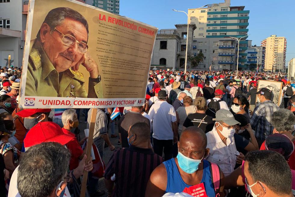 Simpatizantes del gobierno cubano participan en una manifestación en La Habana, el 17 de julio de 2021. (ADALBERTO ROQUE / AFP).