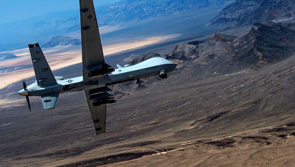Un avión no tripulado MQ-9 Reaper pilotado de forma remota realiza maniobras aéreas sobre la Base de la Fuerza Aérea Creech, Nevada, Estados Unidos, el 25 de junio de 2015. (USA Air Force/Senior Airman Cory D. Payne/REUTERS).