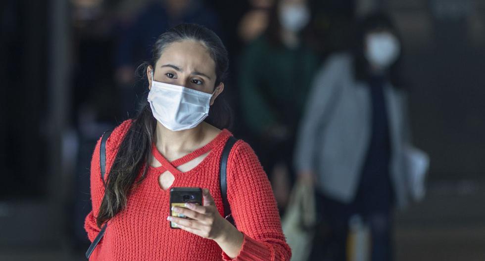 "Ya firmamos la alerta sanitaria correspondiente al nuevo coronavirus"; confirmó el ministro de salud. En la imagen, una ciudadana con una máscara protectora. (AFP).