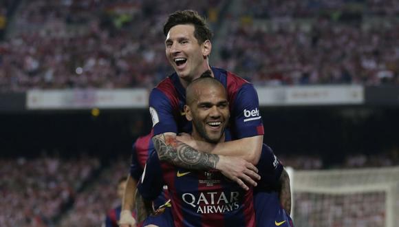 Dani Alves y Lionel Messi fueron compañeros en el FC Barcelona. (Foto: AP)
