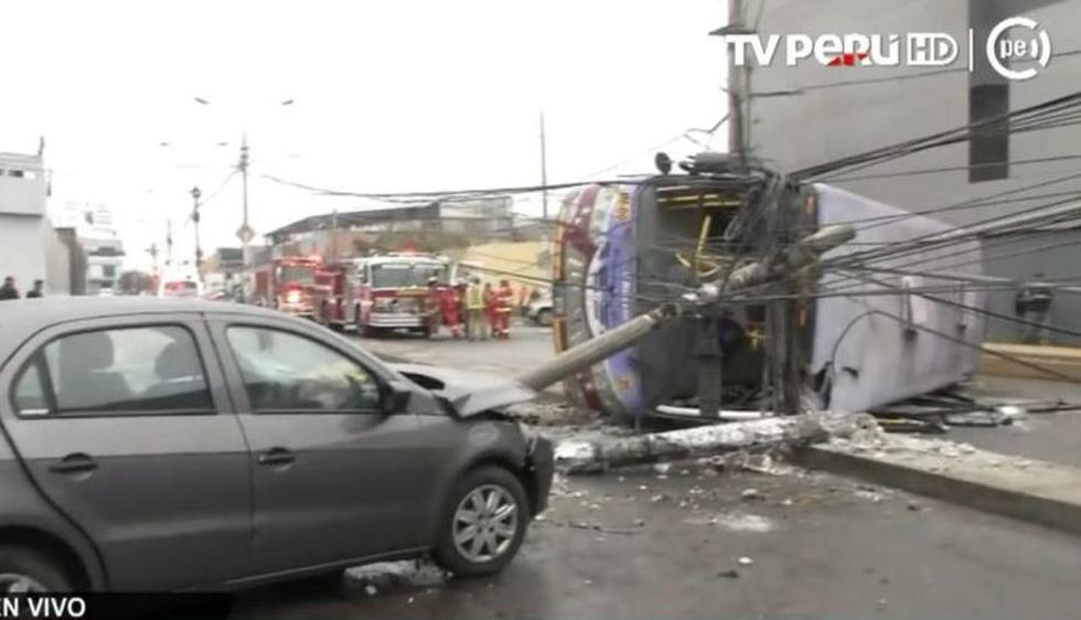 Accidente en la avenida Dueñas ha dejado al menos 15 heridos.