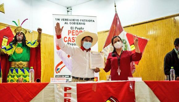 Pedro Castillo y Verónika Mendoza firmaron un compromiso en Lima. (Foto: Perú Libre)