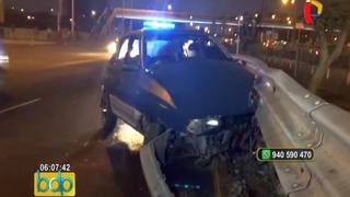 Chofer se salva de morir tras chocar su auto en la Javier Prado [VIDEO]
