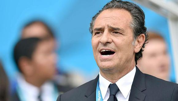 Prandelli trató de imponer un fútbol un poco más ofensivo a Italia. (EFE)