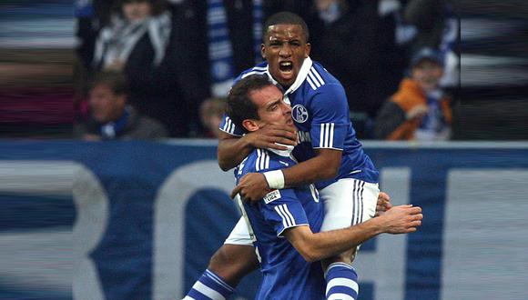 Christoph Metzelder ganó la Copa y Supercopa de Alemania con Schalke 04 junto a Jefferson Farfán. (Foto: AFP)