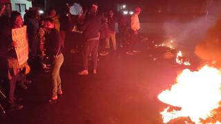 Manifestantes bloquean la Panamericana Norte y personas que viajaron por el feriado largo se ven afectados