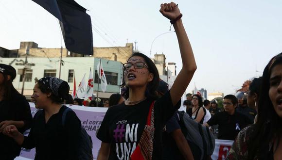 Mujeres marcharon de luto por el Día de la No Violencia Contra la Mujer. (Piko Tamashiro)