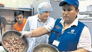 Cierran 7 restaurantes en Cercado de Lima tras hallar cucarachas y alimentos descompuestos