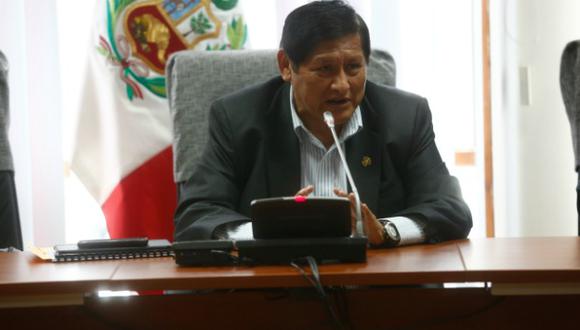 Congresista Juan Pari expresó que sí existe una moción para suspender citaciones a expresidentes. (Perú21)
