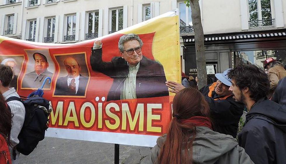 Pancartas a favor de Abimael Guzmán se alzaron en protesta del Día del Trabajo en Francia. (Álvaro Zamora)