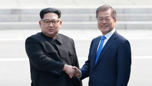 Los líderes de ambas coreas se encontrarán en setiembre en una tercera cumbre para seguir acercando a las Coreas al fin de la guerra. (Foto: AFP)