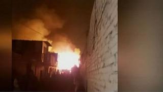 Incendio consumió vivienda en una quinta del Callao [VIDEO]