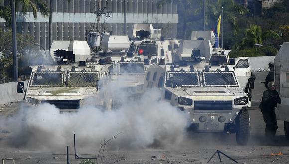 La violenta represión con tanques y gases lacrimógenos ha causado la muerte de cuatro personas, entre ellos dos menores de edad. (Foto: AFP)