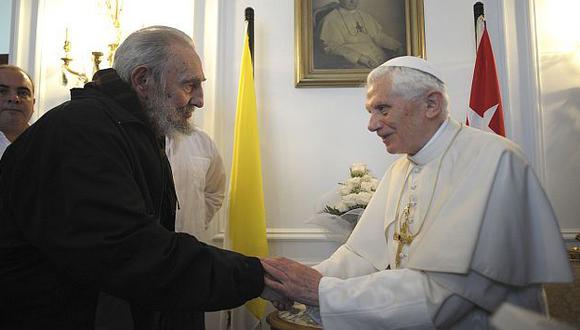 AMENA CHARLA. Papa y Fidel Castro bromearon sobre sus edades. Pontífice le recomendará unos libros.