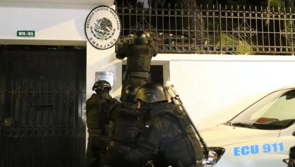 Policía de Ecuador irrumpió la Embajada de México el último viernes. (Foto: EFE)