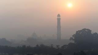 En Pakistán no tosen por el COVID-19, sino por la contaminación