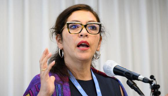 Elizabeth Salmon, relatora especial de la ONU sobre los derechos humanos de Corea del Norte, gesticula durante una conferencia de prensa en Seúl el 2 de septiembre de 2022 (Foto de Anthony WALLACE / AFP)