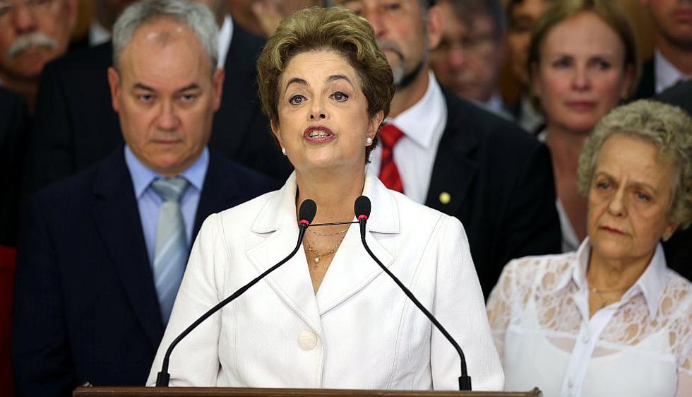 Dilma Rousseff brindó un discurso en el Palacio de Planalto, de donde se tendrá que ausentar por 180 días. (Reuters)