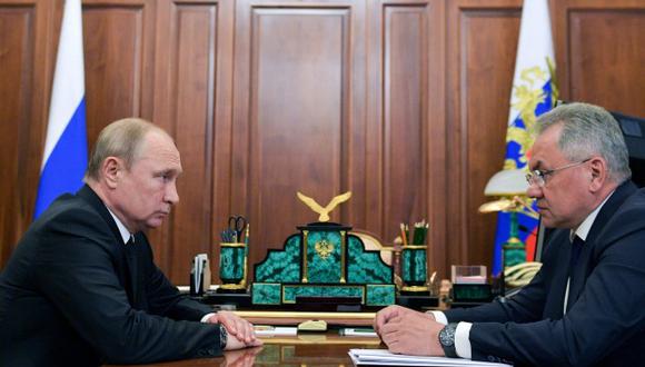 "Jamás nos negamos a dialogar", dijo el ministro de Defensa, Serguéi Shoigú. En la foto, el presidente ruso, Vladimir Putin, acompañado de Shoigú. (Foto: AFP)