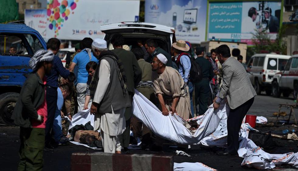 Al menos 61 muertos tras doble atentado suicida del Estado Islámico contra marcha en Kabul, Afganistán. (AFP)