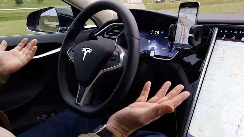 Esto opinó Elon Musk sobre el video porno grabado en un auto Tesla con piloto automático activado. (Youtube)