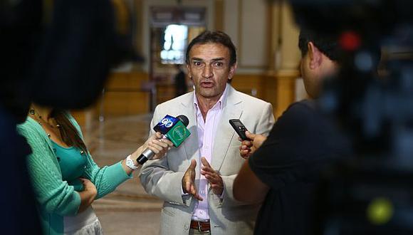 Héctor Becerril critica decisión de Humala sobre indulto. (Rafael Cornejo)