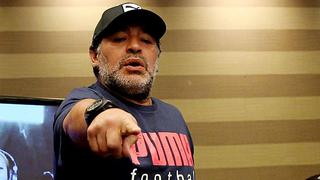Maradona: "Tenemos muchas chances de pegarle una patada en el culo a Blatter"