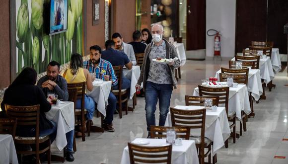 Restaurantes podrán atender en sus locales desde el 20 de julio, anunció el Gobierno. (EFE/Referencial)