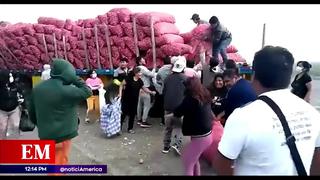 La Libertad: Tráiler cargado de cebollas es saqueado tras chocar con bus interprovincial